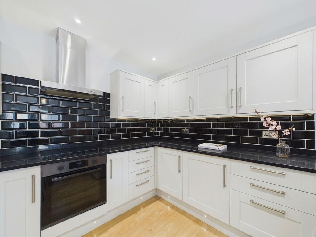 Apartment in Tonbridge - More