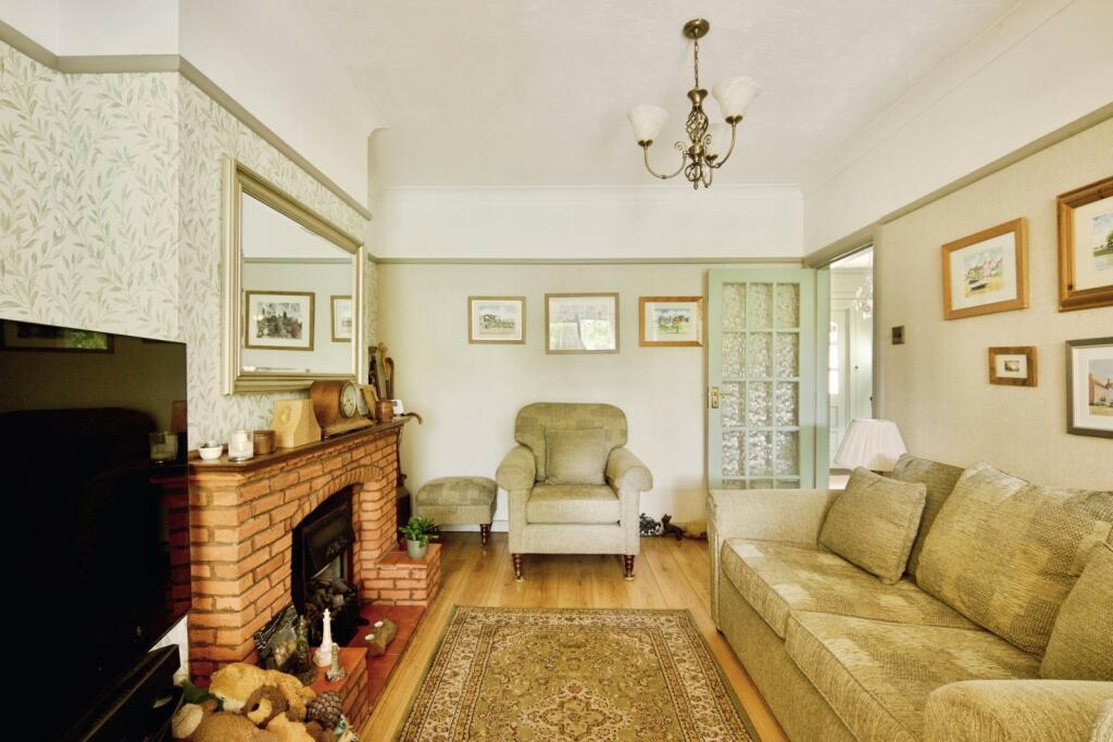 House in London, Collier Row - View 5