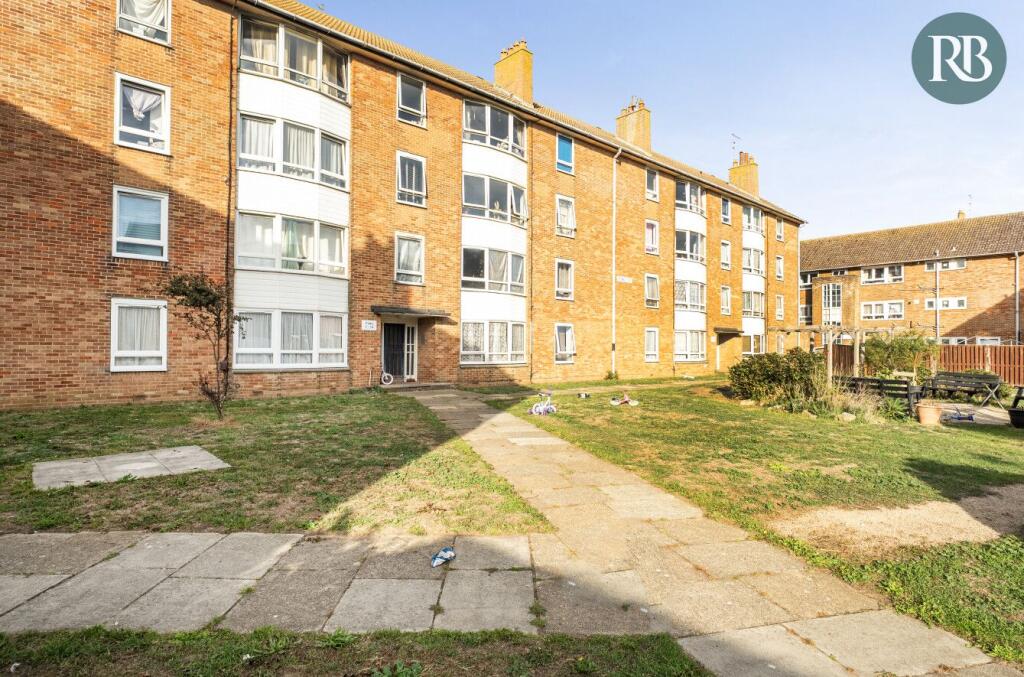 3-bed flat on Laylands Court, Portslade, BN41 1PU, £250,000