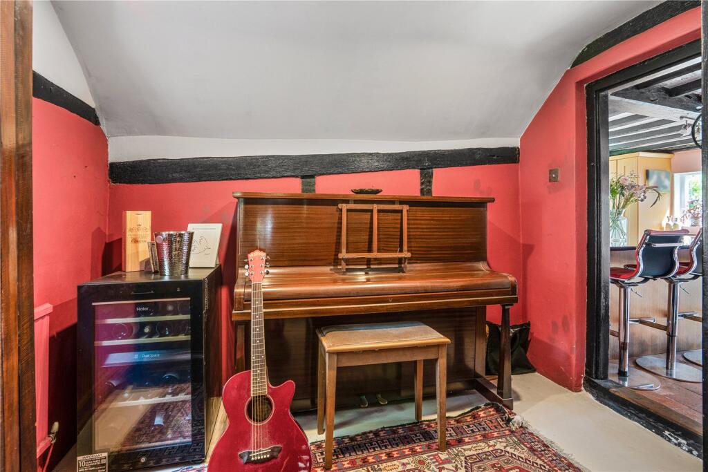 House in Surrey Heath, West End - More
