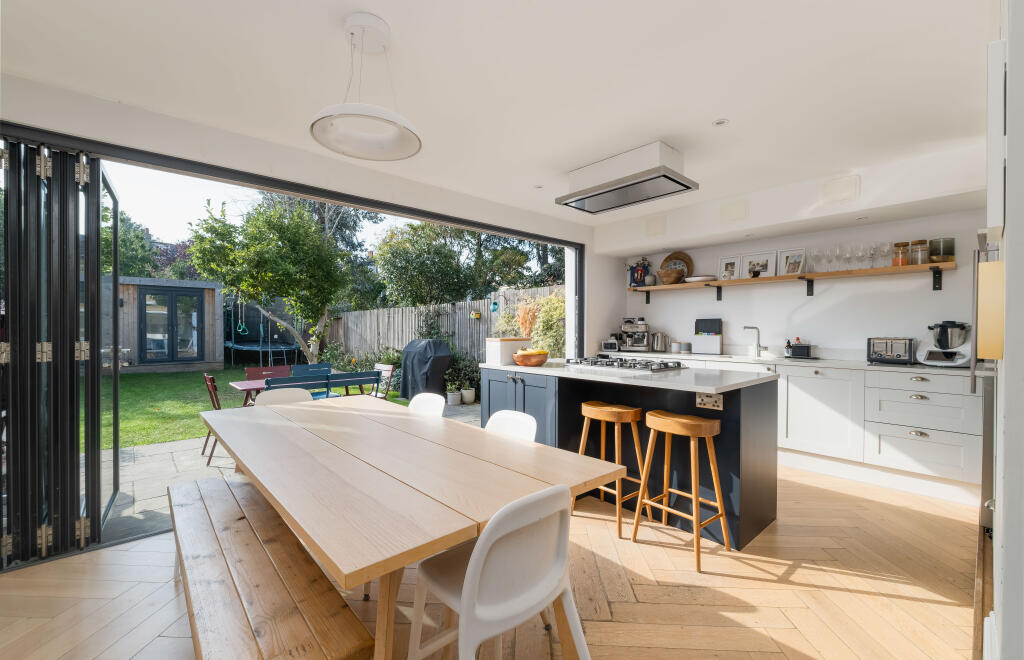 Taunton Road, London, SE12 photo 3