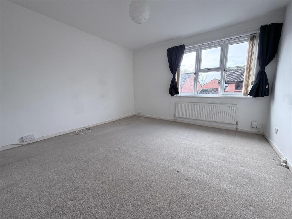 House in Warwick - View 6