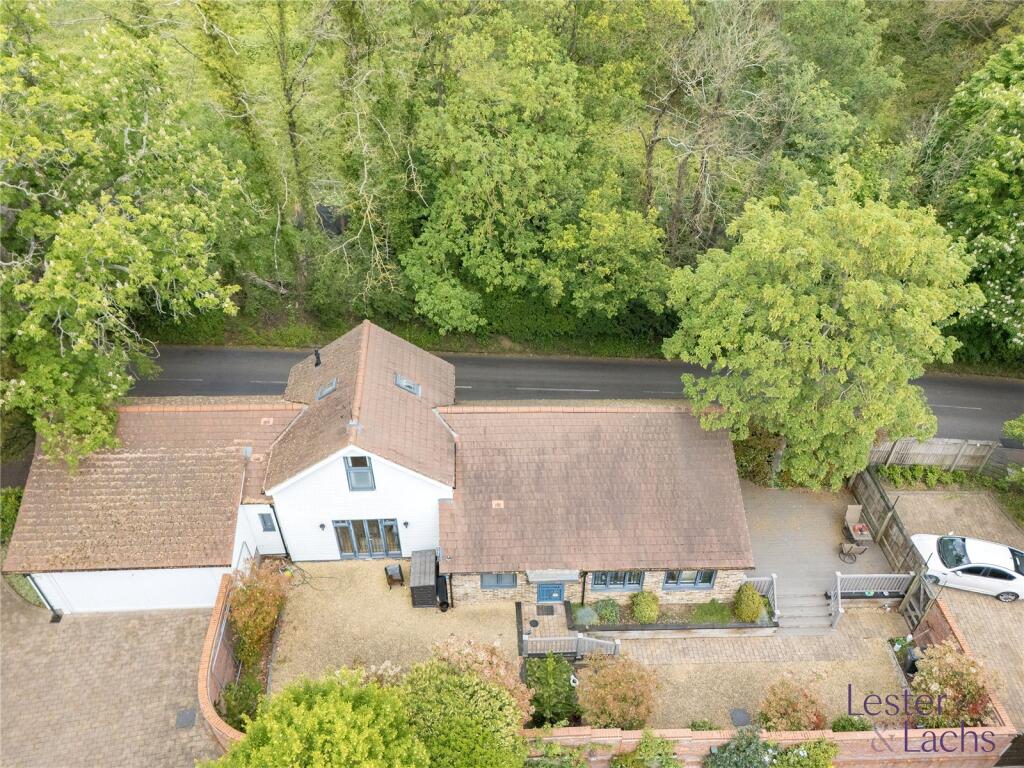 Main image of property: Lingmere Close, Chigwell, Essex, IG7