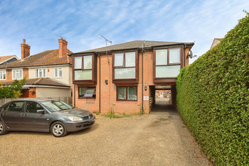 Main image of property: Mandeville Road, Aylesbury, Buckinghamshire, HP21