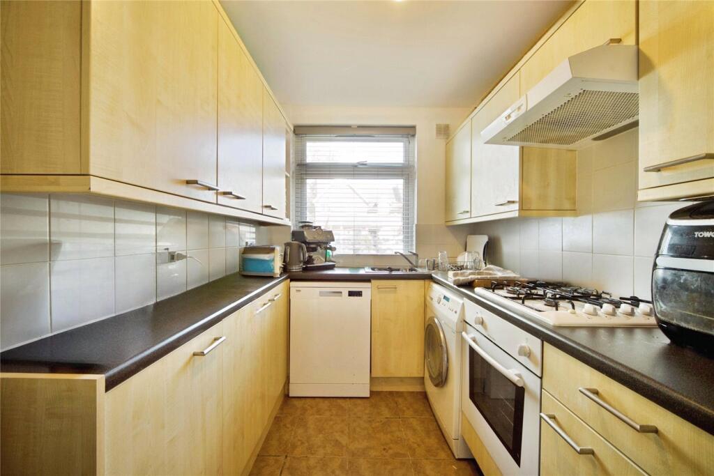 Kitchener Road, Walthamstow, E17 - View 3