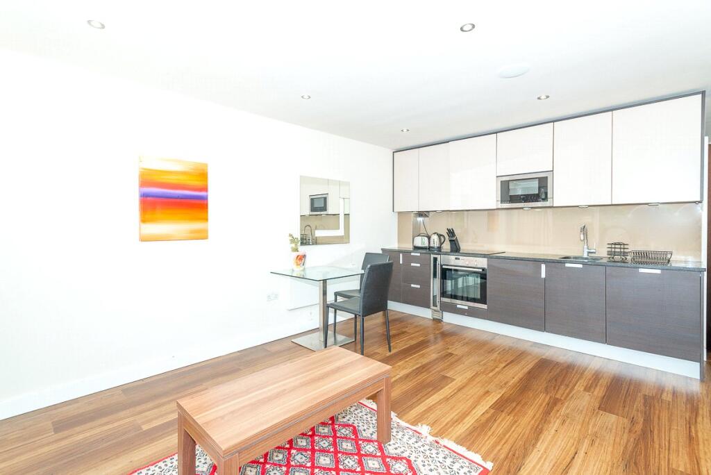 House in London - View 3