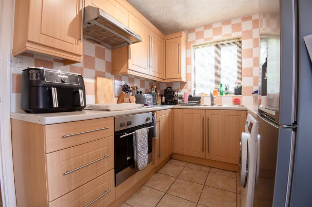 Weldon Close, Wellingborough, NN8 - More