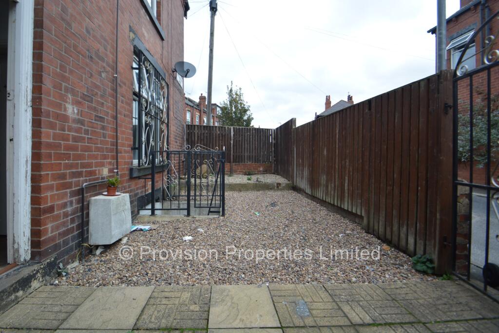 8 bedroom terraced house for rent