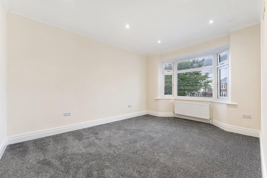 House in Runcorn, Halton Brook, The Brow - More