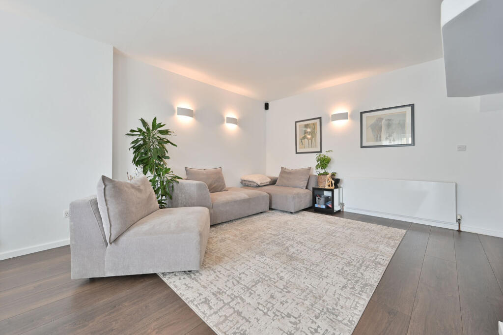 House in Harrow - View 2