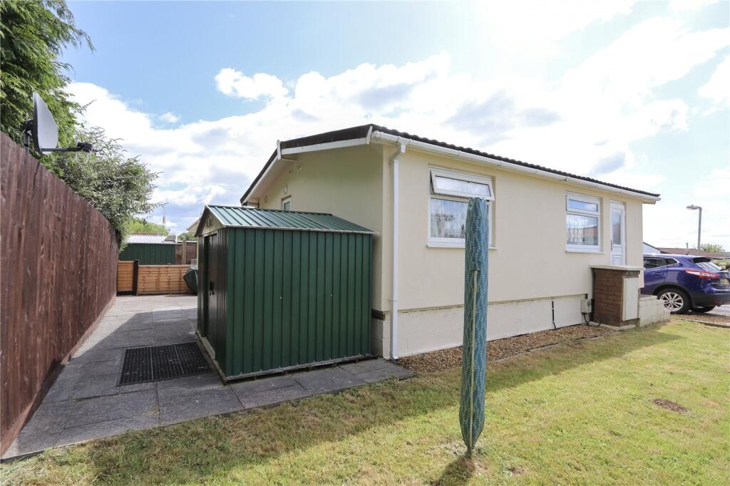 Woodlands Park, Almondsbury, Bristol, BS32 photo 2