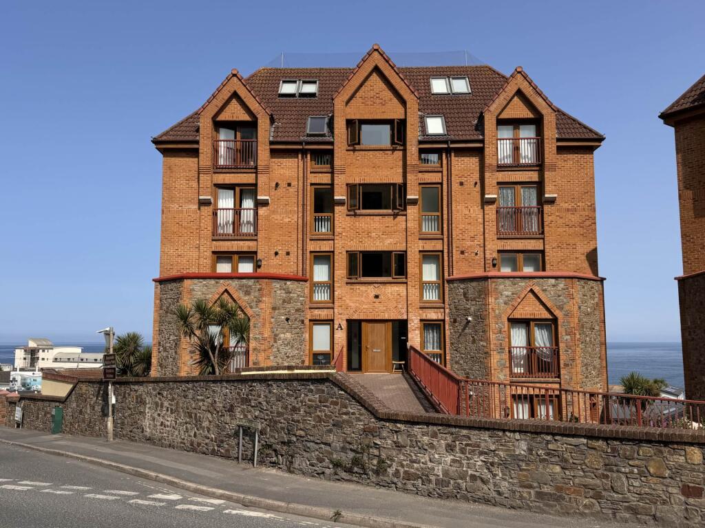 2-bed flat on Ocean Park, Westward Ho!, £310,000