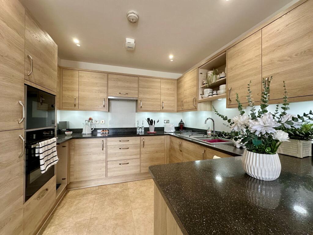 Apartment in Salisbury, Wiltshire - View 5