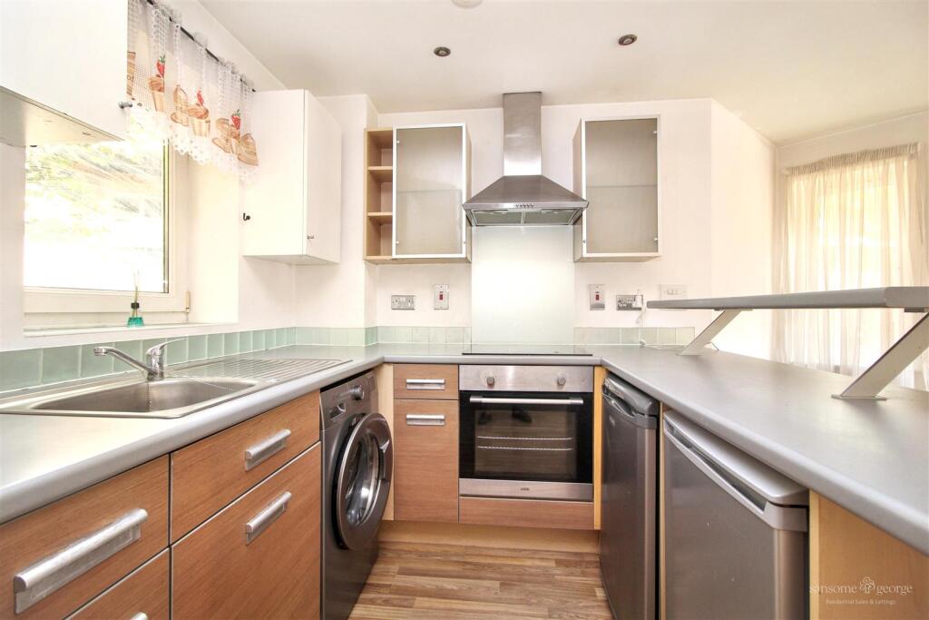 Apartment in Reading, Dee Park - More