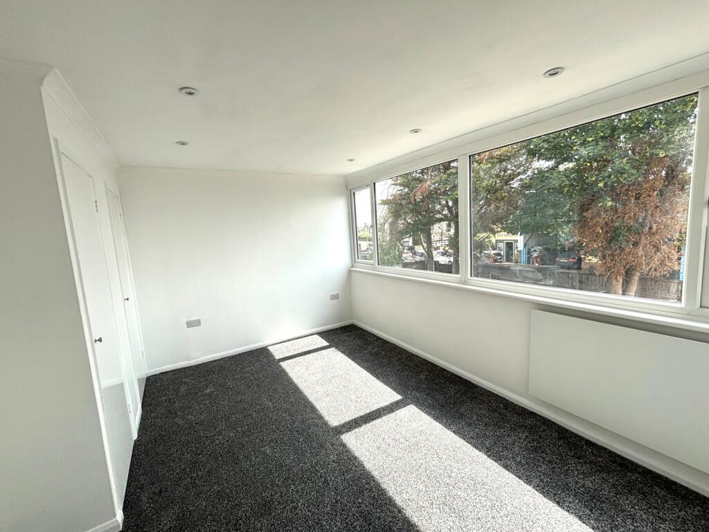 House in Twickenham - More