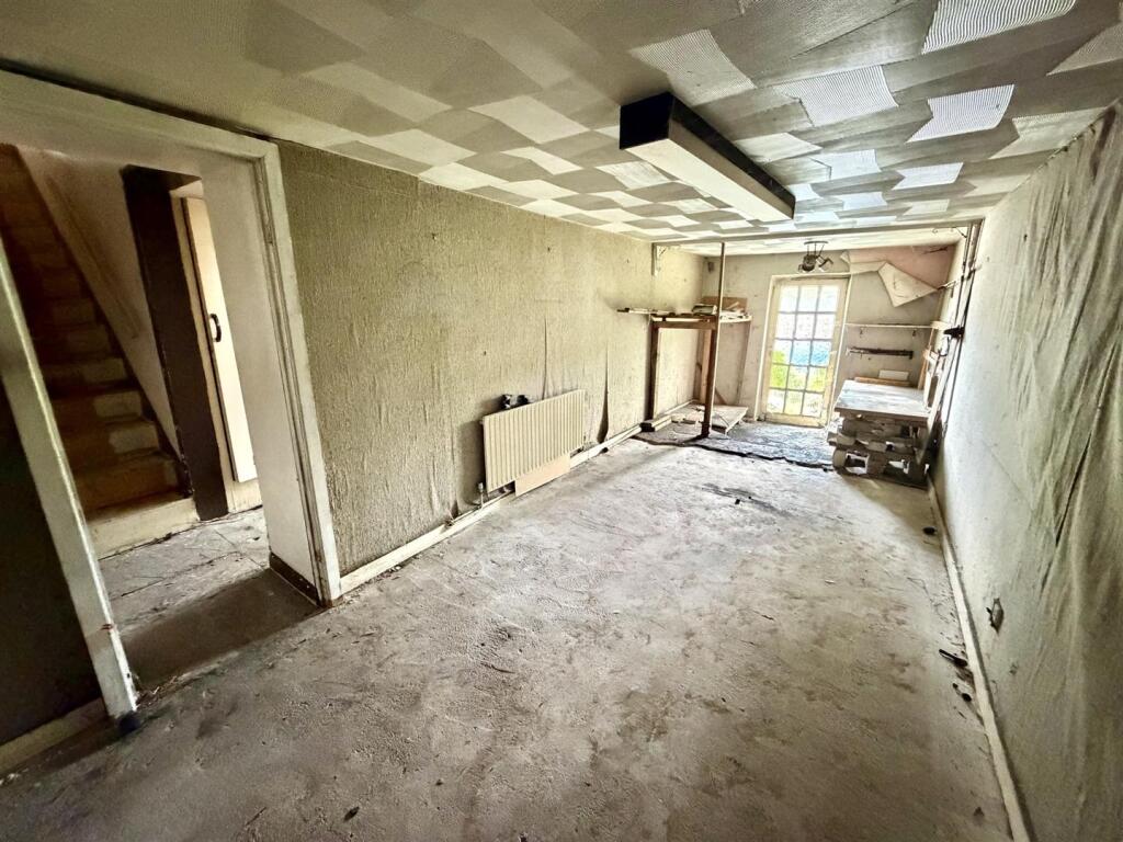 House in Kirklees, Mirfield - More