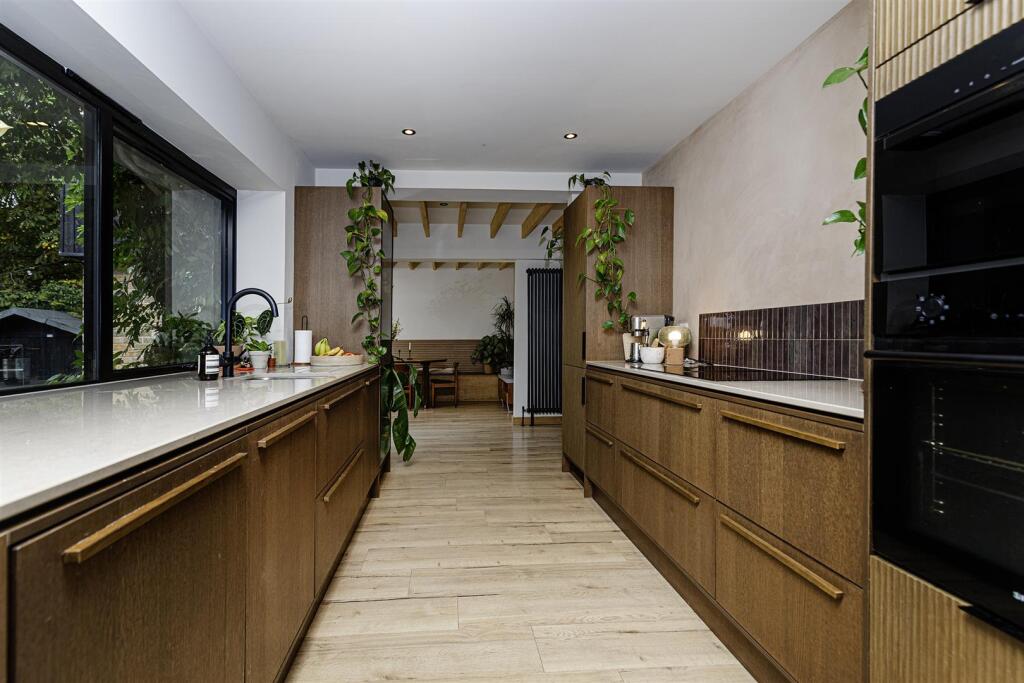 House in Huddersfield - View 3