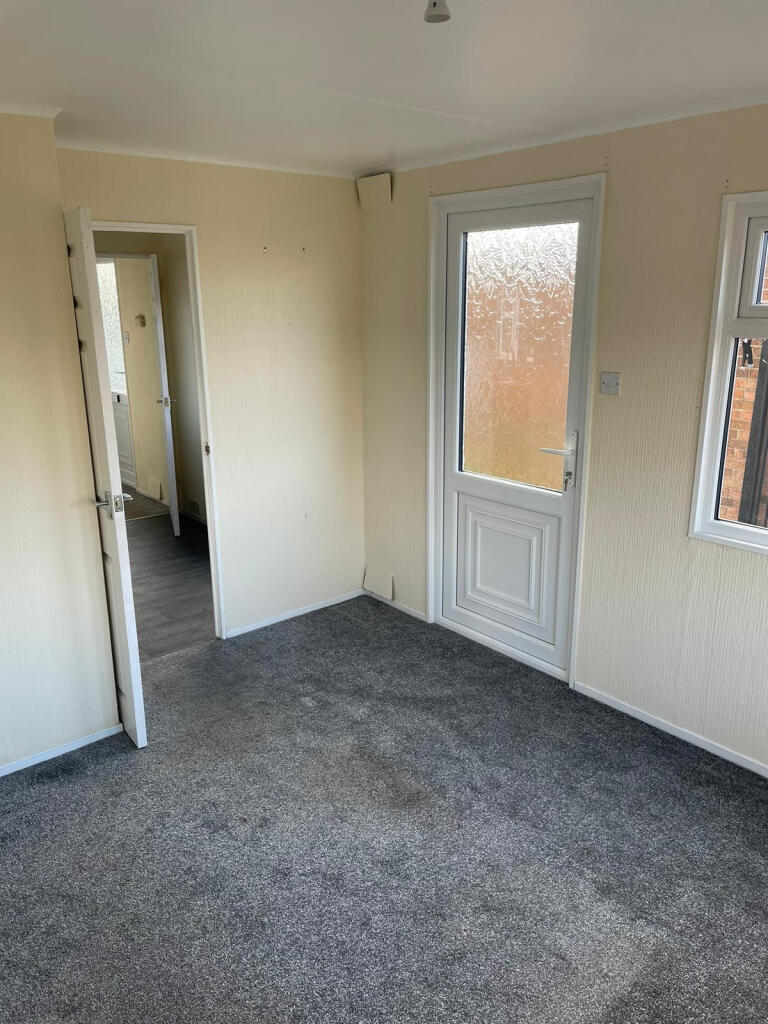 Scunthorpe, Lincolnshire, DN16 photo 5