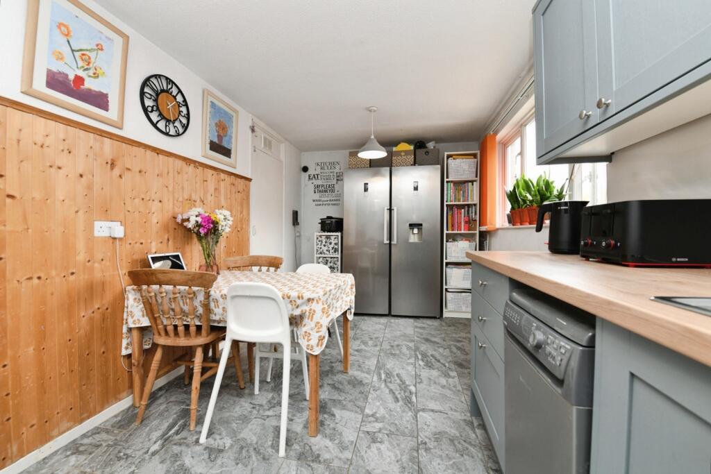 Apartment in Brentwood, Essex - View 4