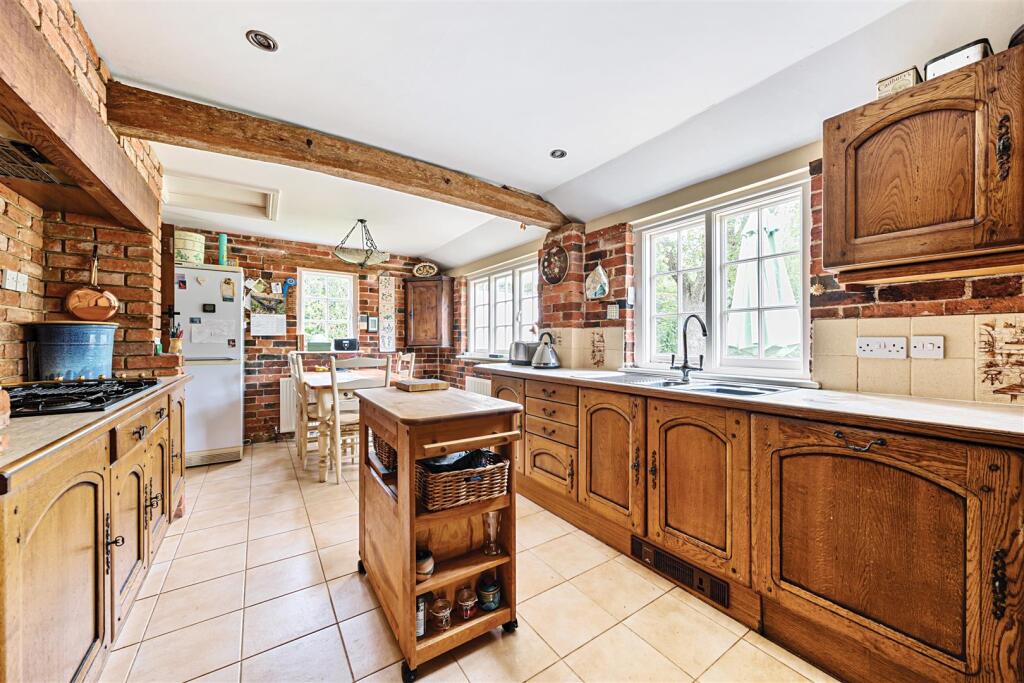 House in Swindon - View 4