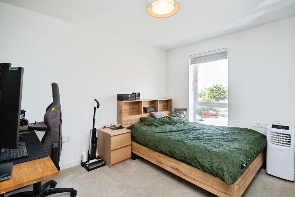 Apartment in Tunbridge Wells, Southborough - More