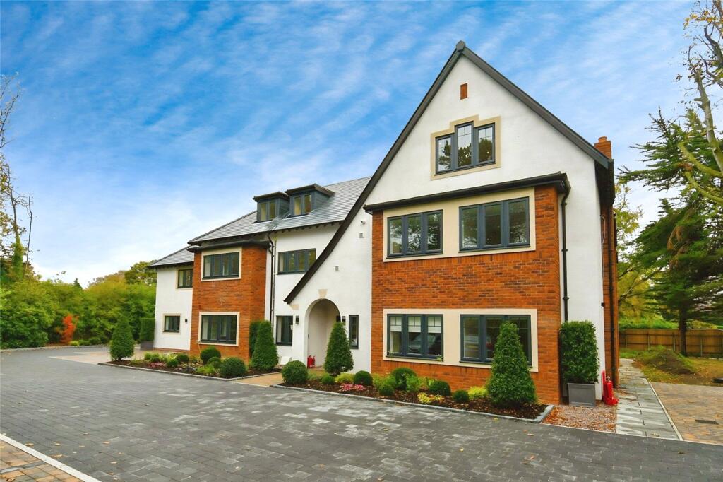 Main image of property: 3 Lawnswood, 39 Quarry Road East, Heswall