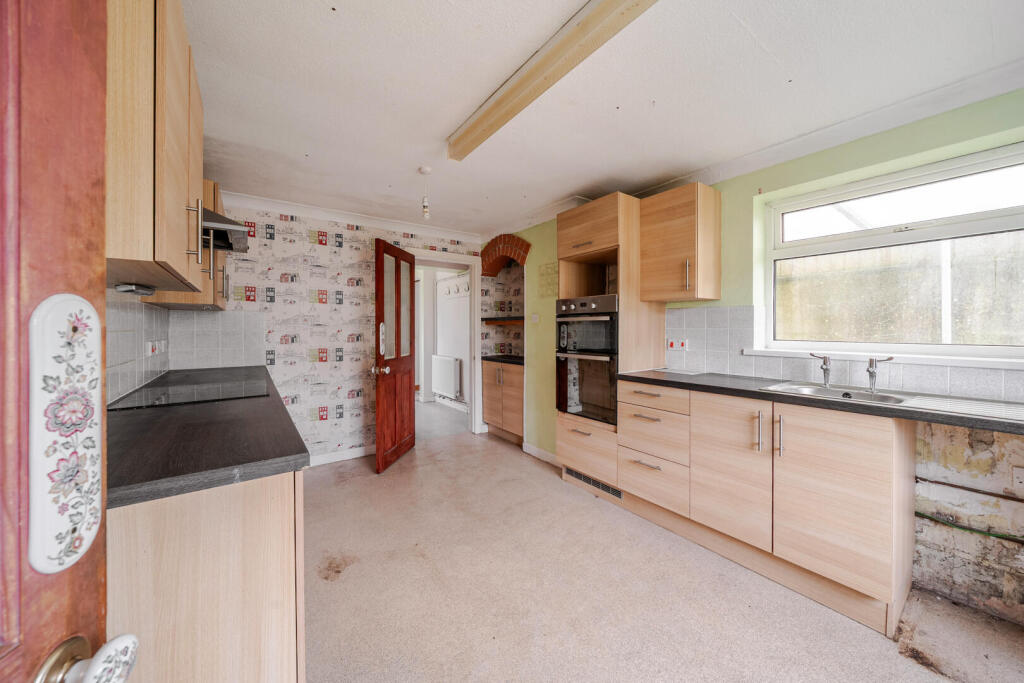 St. Andrews Drive, Axminster photo 3