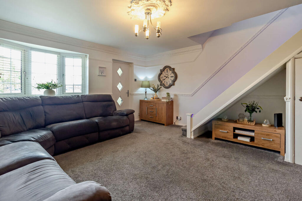House in Romford - More