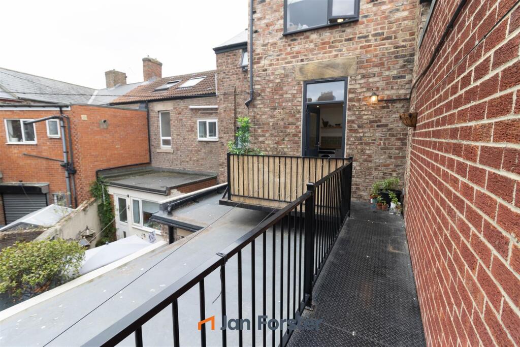 House in Newcastle upon Tyne - More
