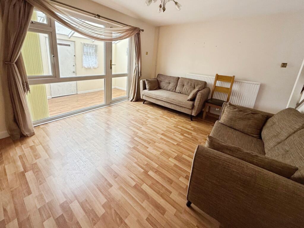 Manordene Road, London, SE28 photo 4