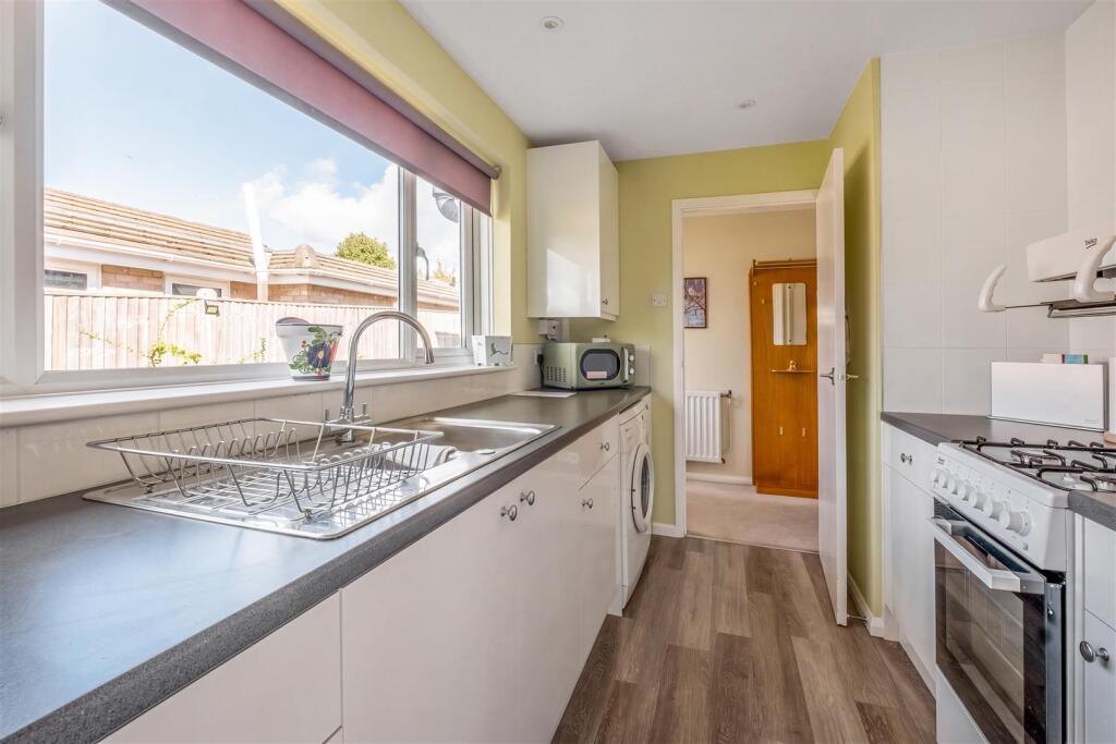 Highlands Close, Hassocks photo 4
