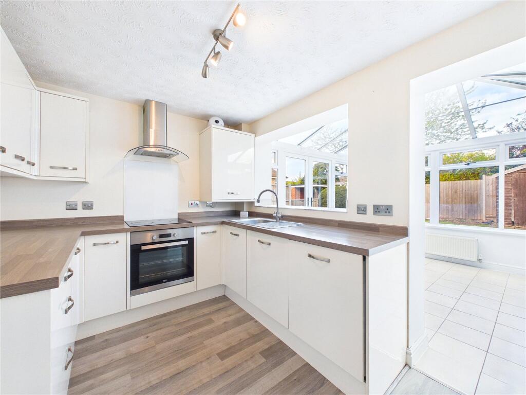 Hammond Close, Droitwich Spa, Worcestershire, WR9 photo 2