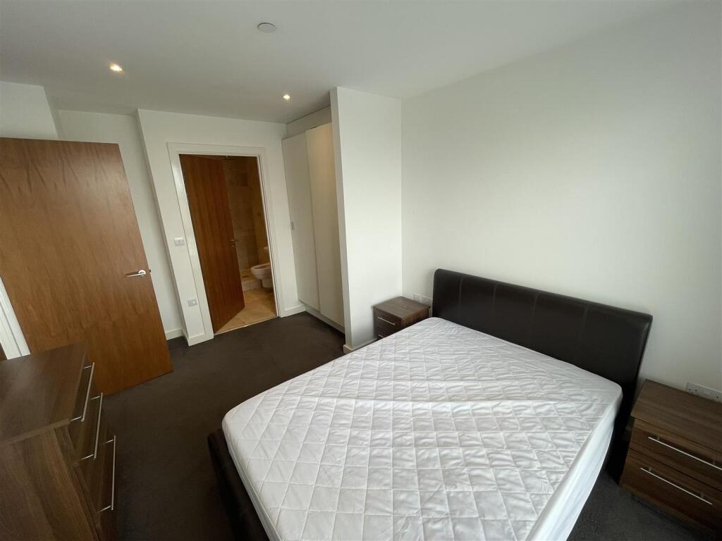 Apartment in Manchester - More