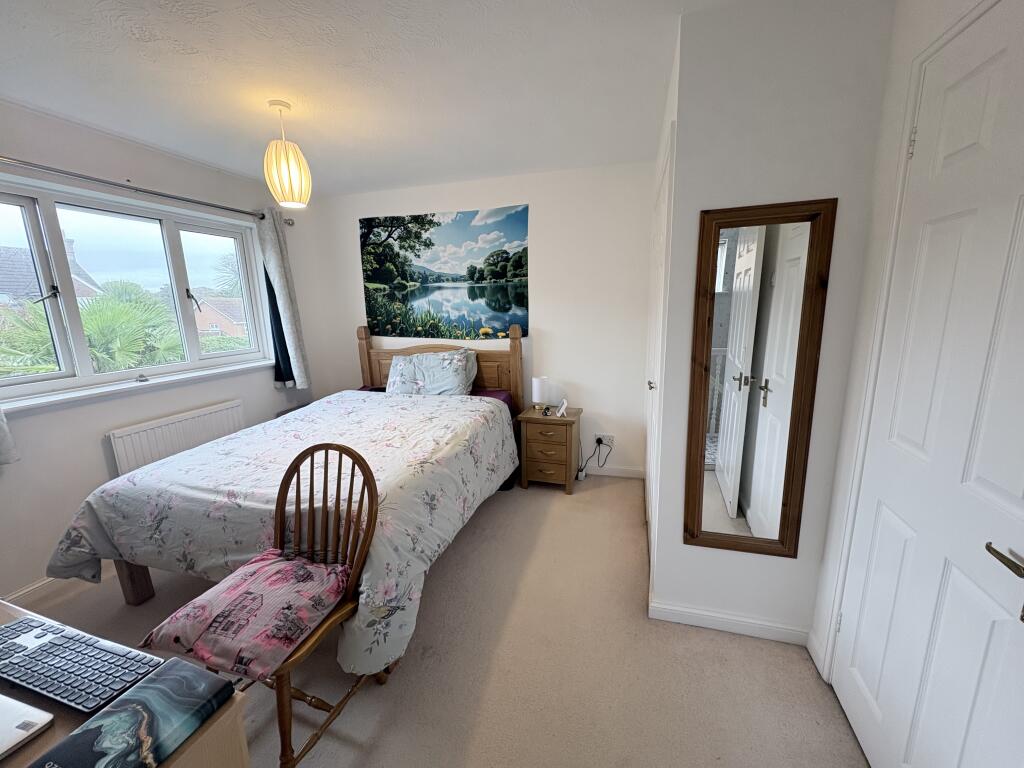 Eleanor Close, Seaford photo 5