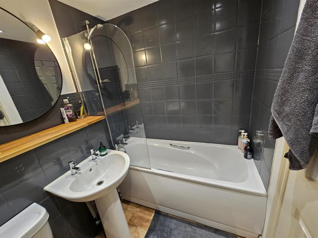 Apartment in Kettering, Brambleside - View 5