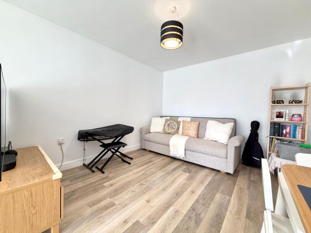 House in Milton Keynes, Broughton and Milton Keynes - More
