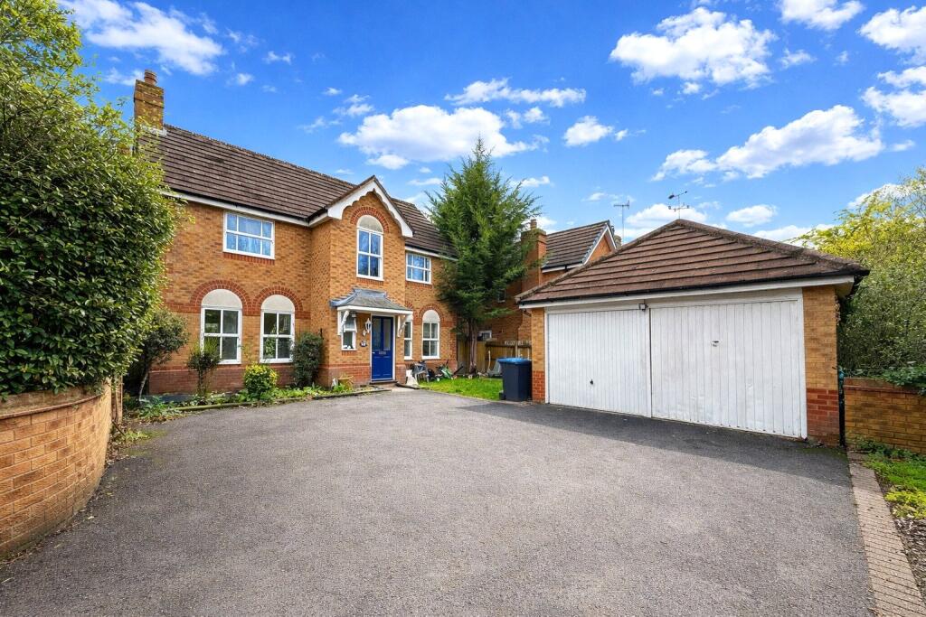 Main image of property: Plover Close, Stratford-upon-Avon, Warwickshire, CV37