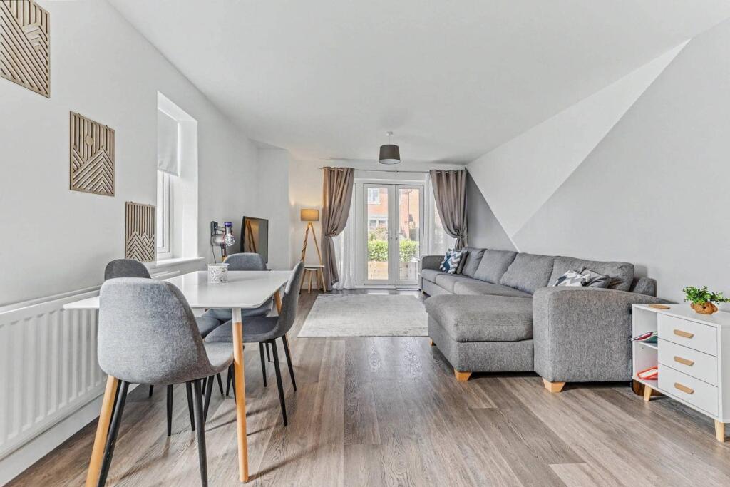 Harrys Way, Faygate, West Sussex, RH12 0DT - More