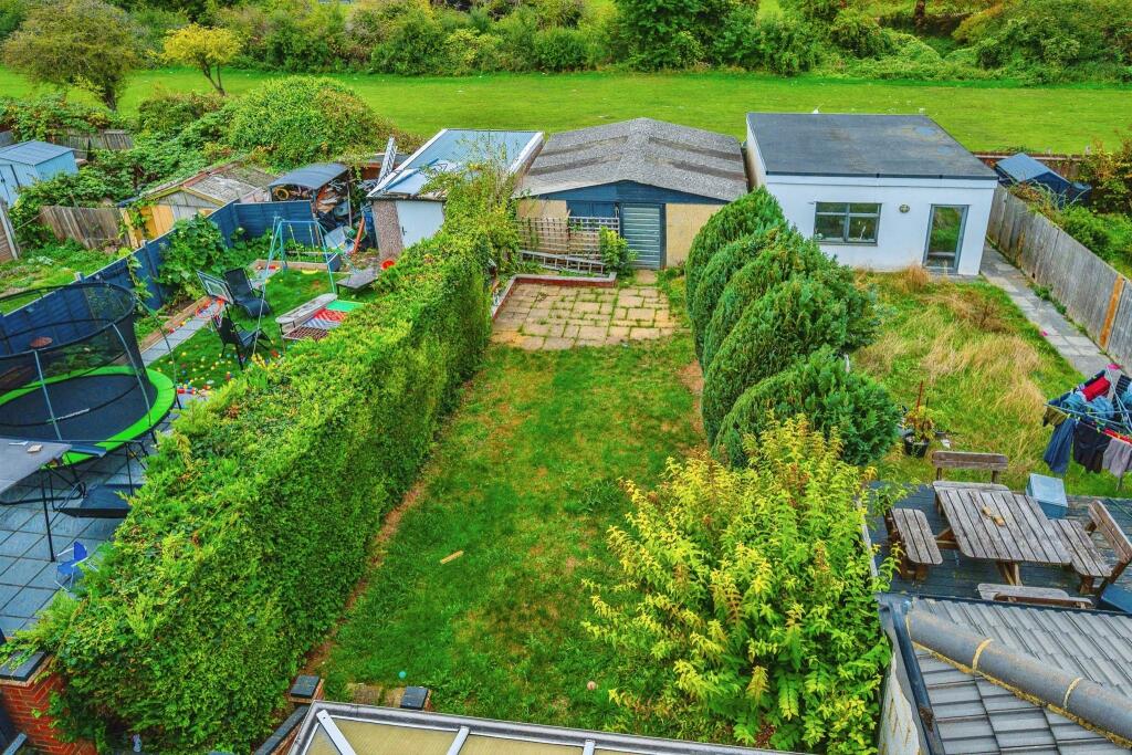 House in Luton - View 2