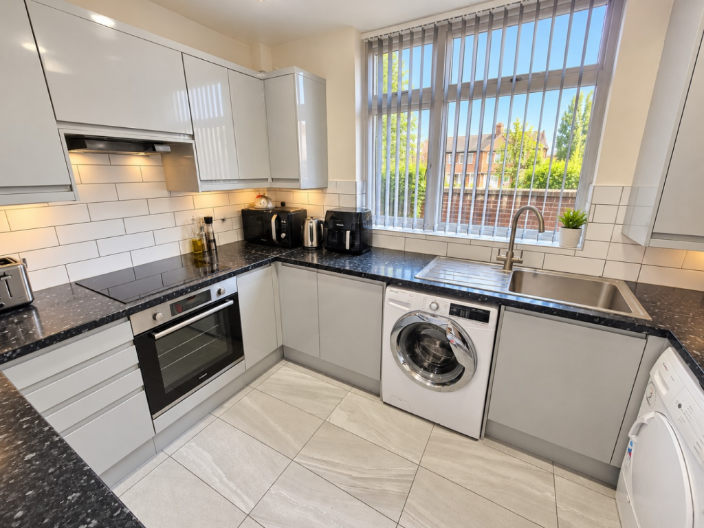 House in Luton - View 5