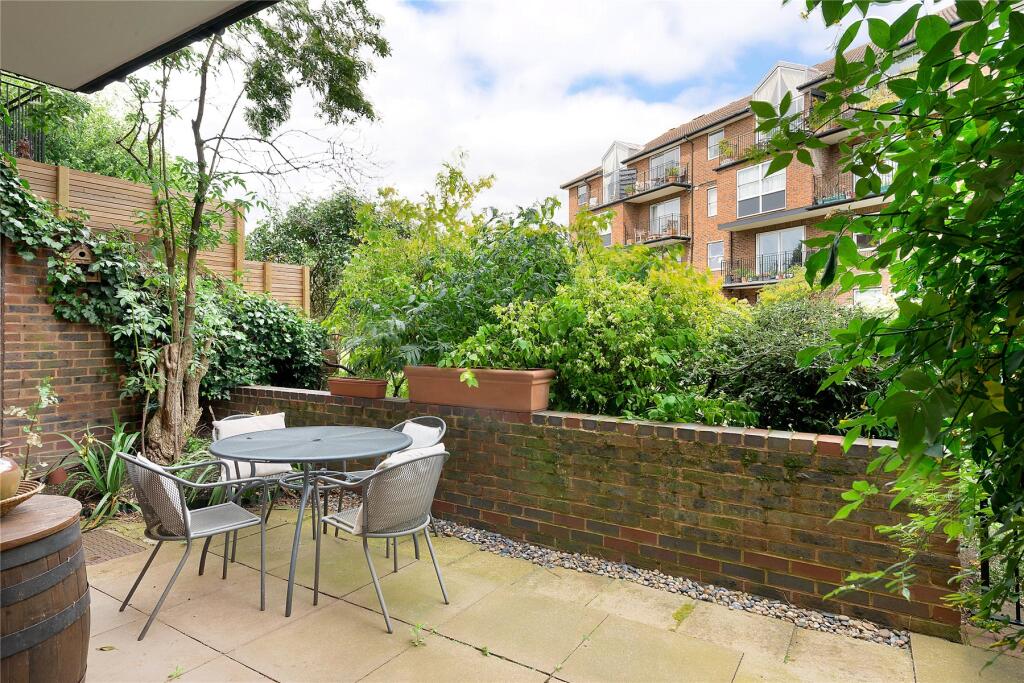 2-bed flat on Thorney Crescent, London, SW11, £599,000