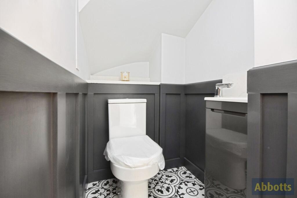 Apartment in Southend-on-Sea - More