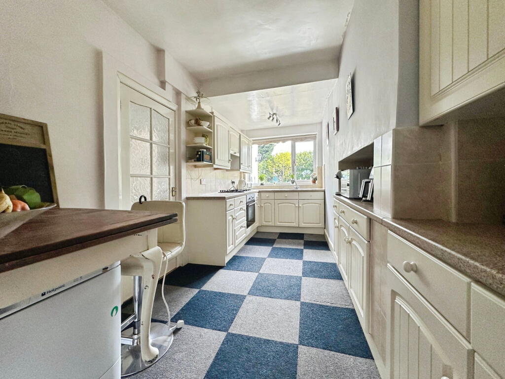 Castlecroft Road, Finchfield, Wolverhampton, WV3 8BY - View 6