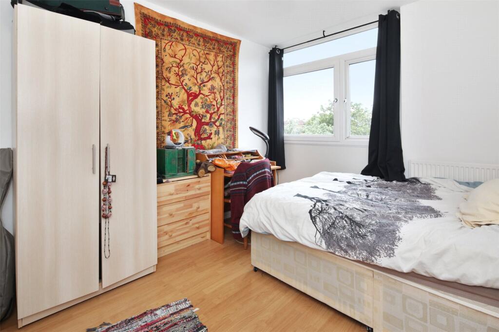 Apartment in London - More