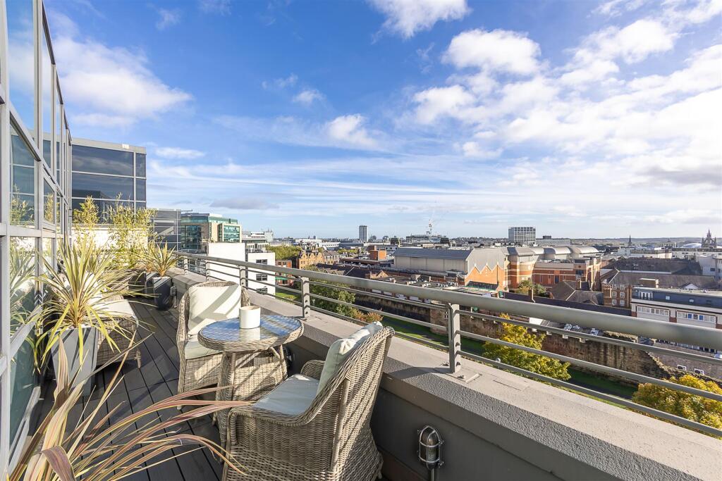 Apartment in Newcastle upon Tyne, Tyne and Wear - View 2