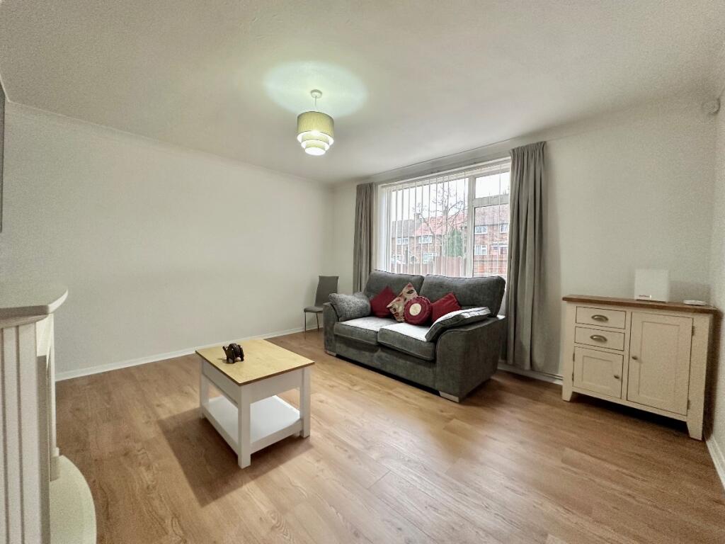 Petersfield Avenue, Harold Hill, Romford photo 3