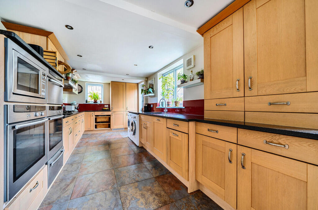 House in Taunton - View 5