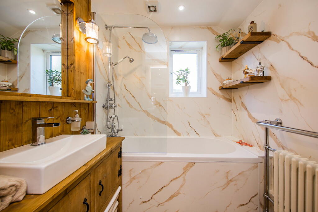 House in Tunbridge Wells, Southborough - More