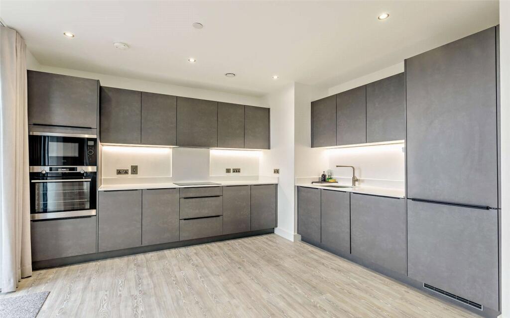 Apartment in Cambridge, Eddington - View 2