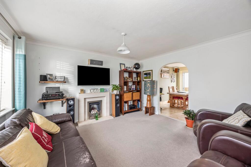 House in Horsham, Upper Beeding - View 2